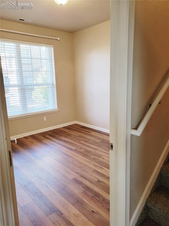 Image 21 of 38: Main level non-conforming bedroom makes a great home office!