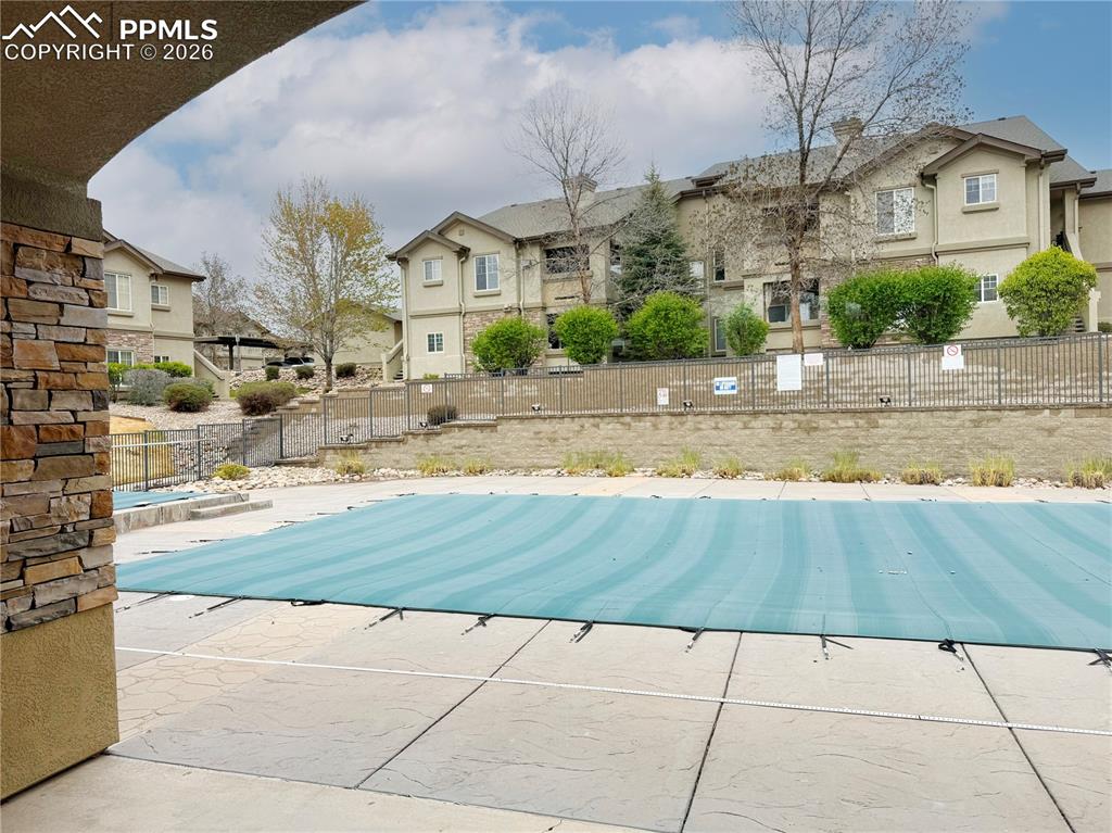 Image 36 of 38: Pool and spa hot tub.