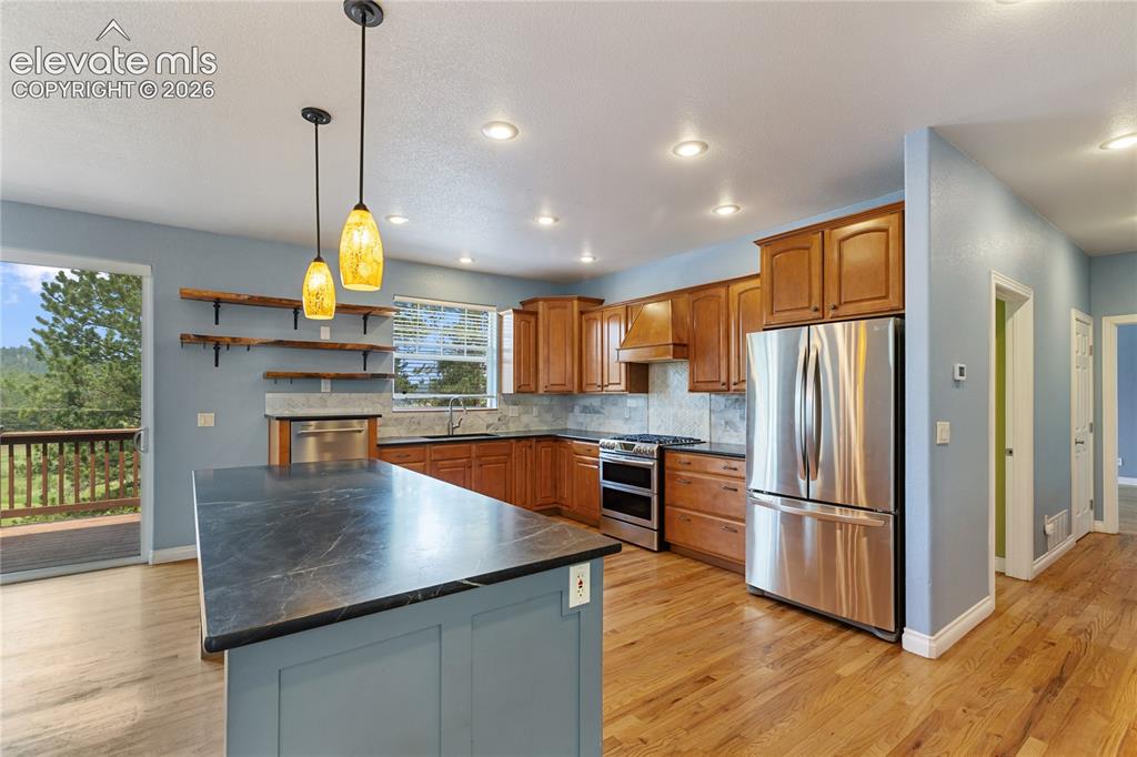 Image 13 of 48: Kitchen