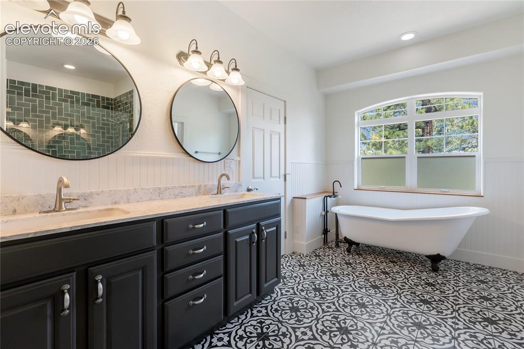 Image 17 of 48: Master Bedroom