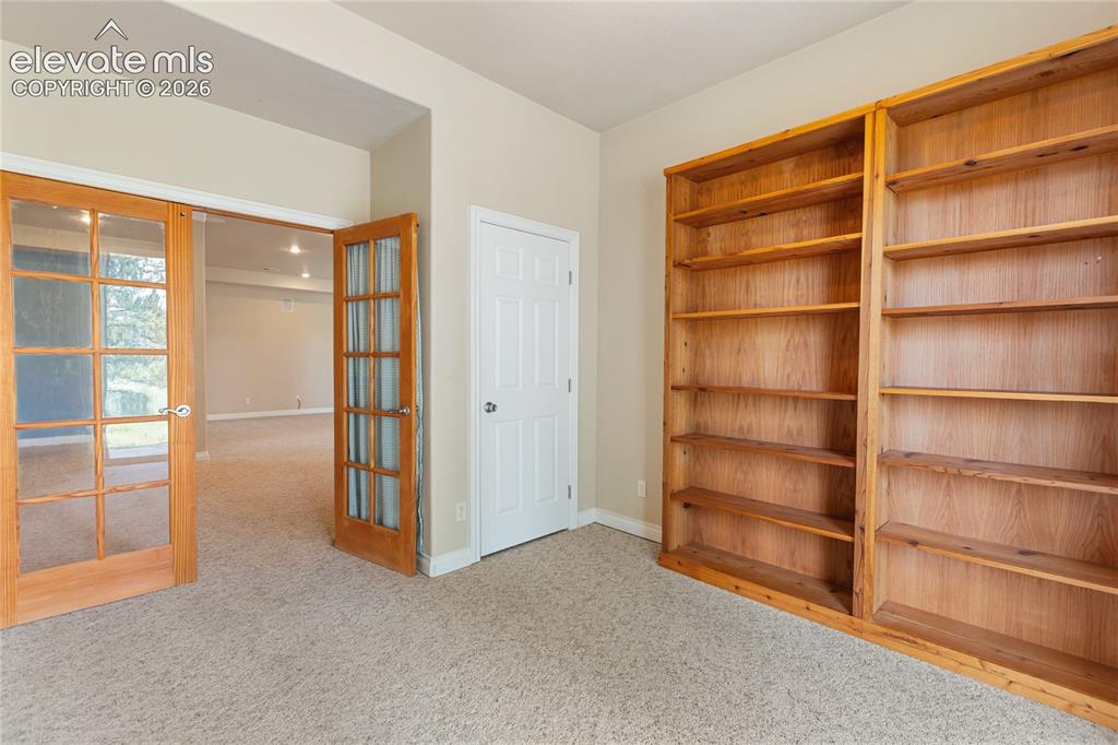Image 29 of 48: Family Room