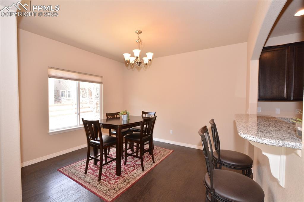 Image 10 of 30: Dining Area