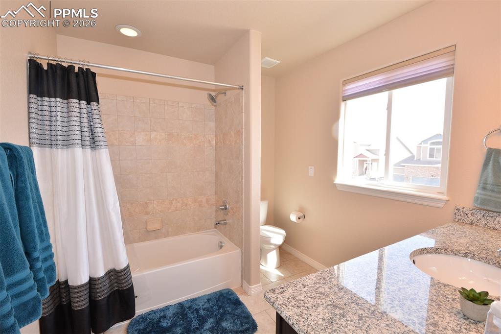 Image 23 of 30: Bathroom