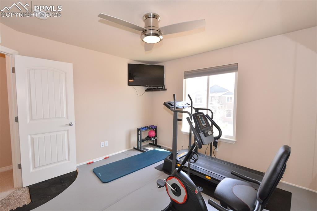 Image 25 of 30: Bedroom