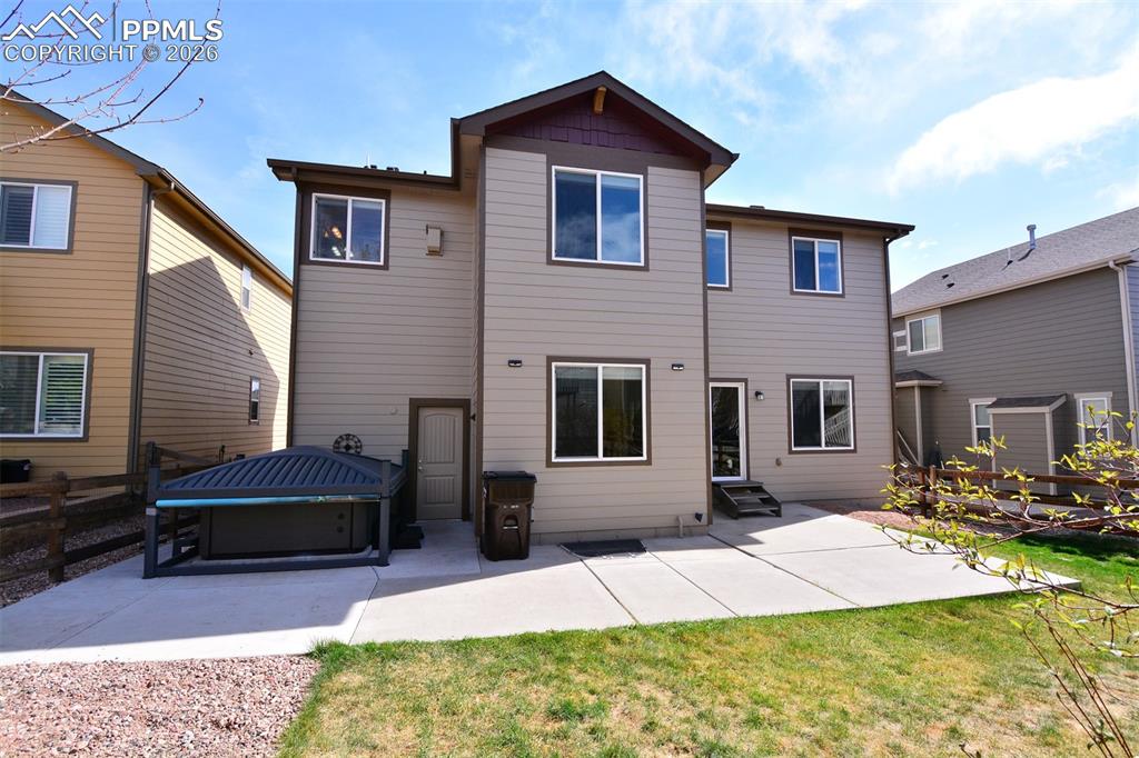 Image 27 of 30: Back of home