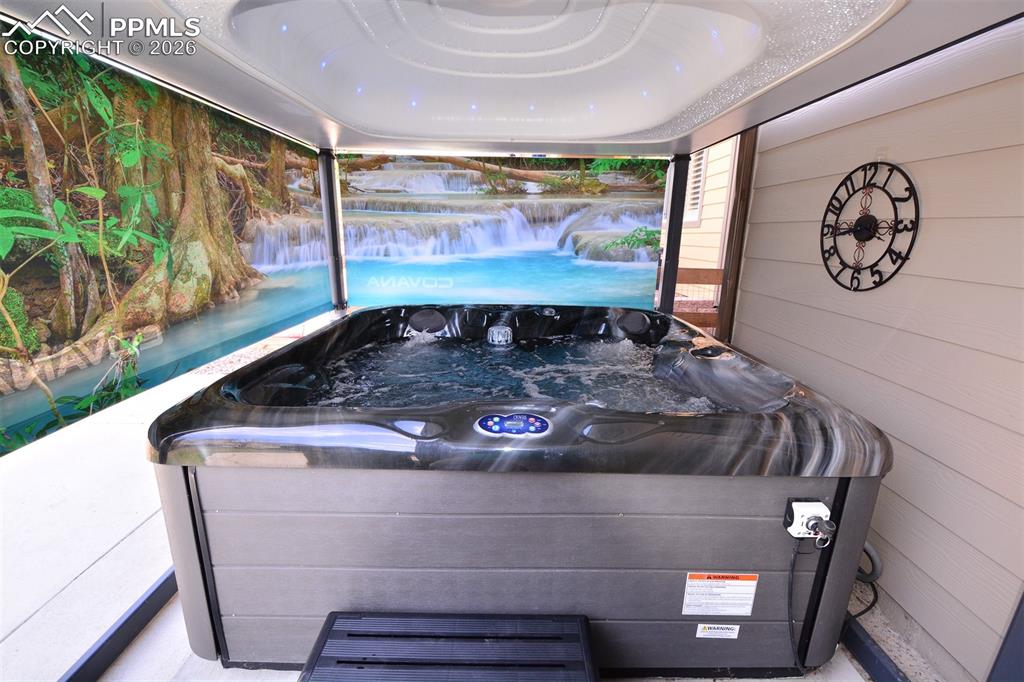 Image 30 of 30: Hot tub