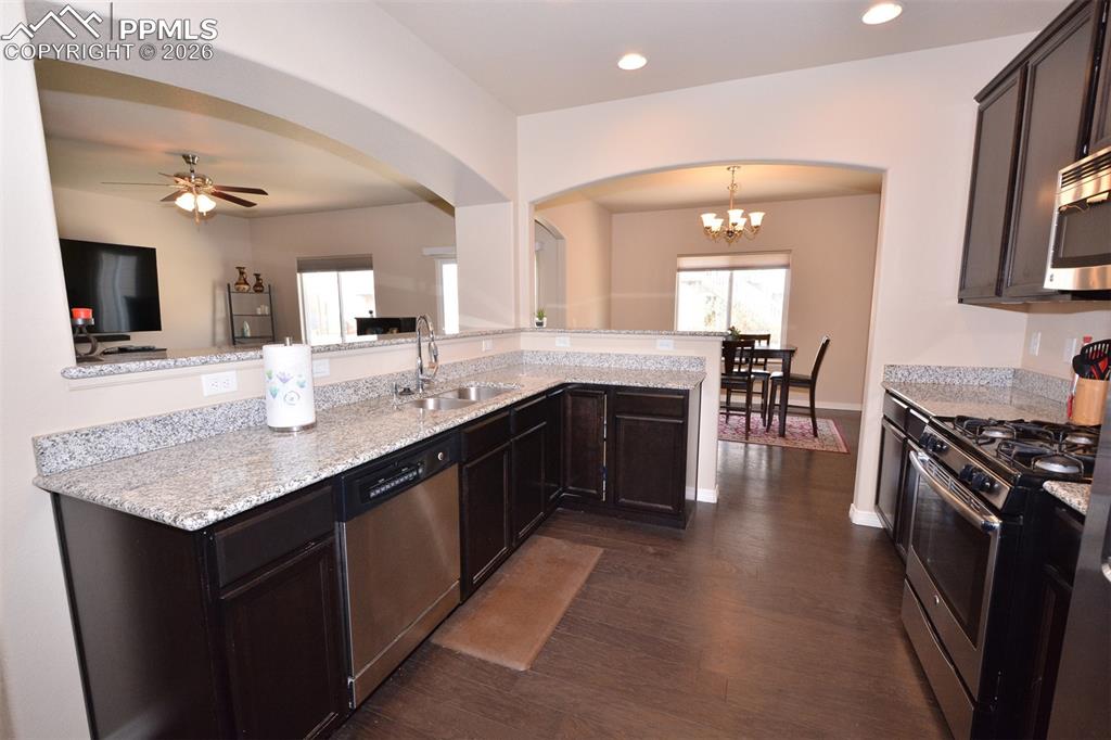 Image 8 of 30: Kitchen