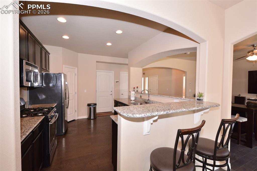 Image 9 of 30: Kitchen