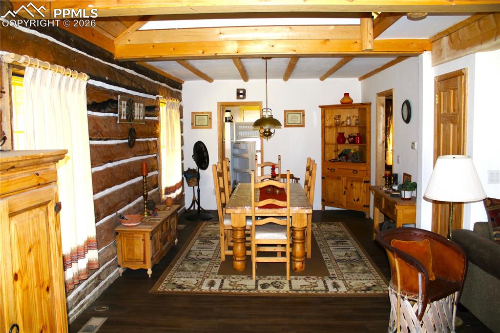 Image 10 of 17: Dining Area