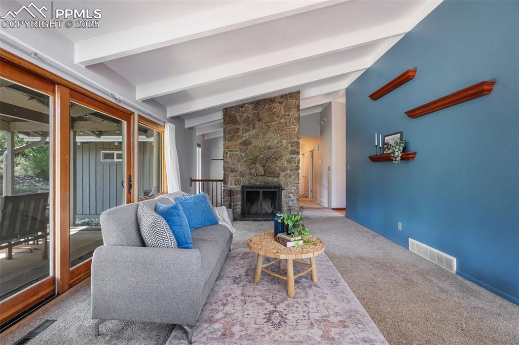 Image 19 of 48: Living Room