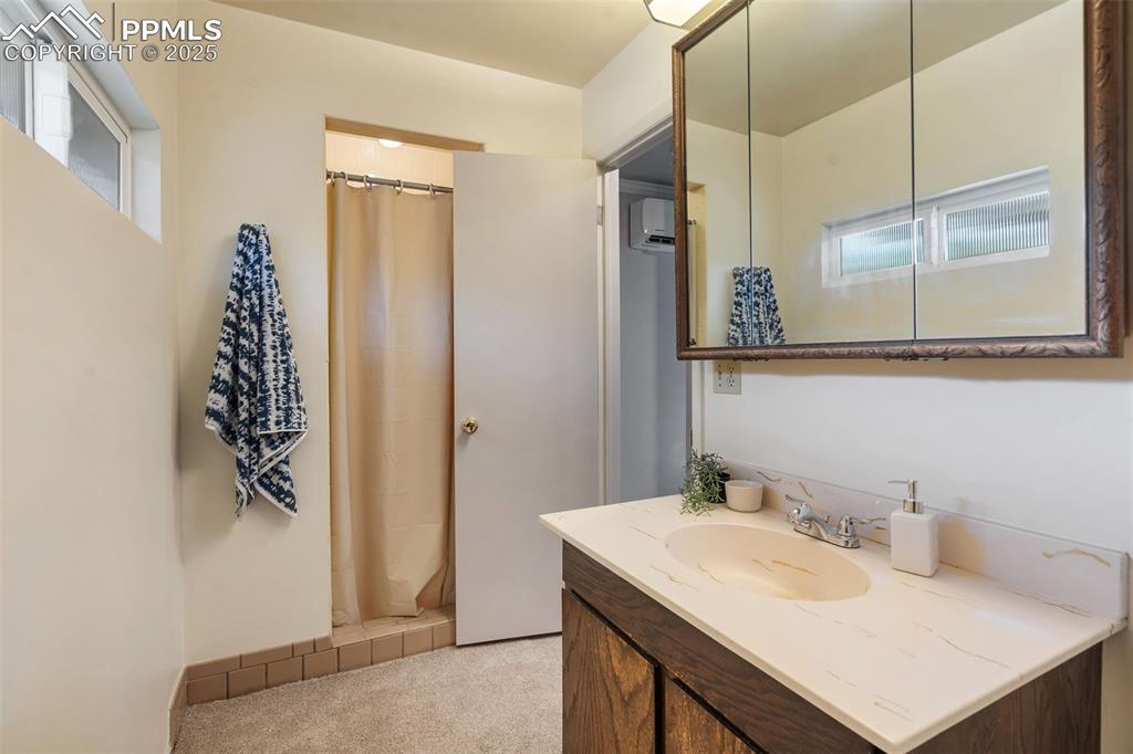 Image 33 of 48: Master Bathroom