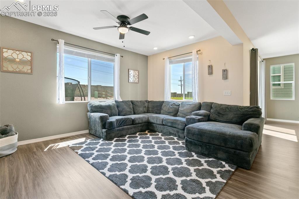 Image 14 of 37: Living room