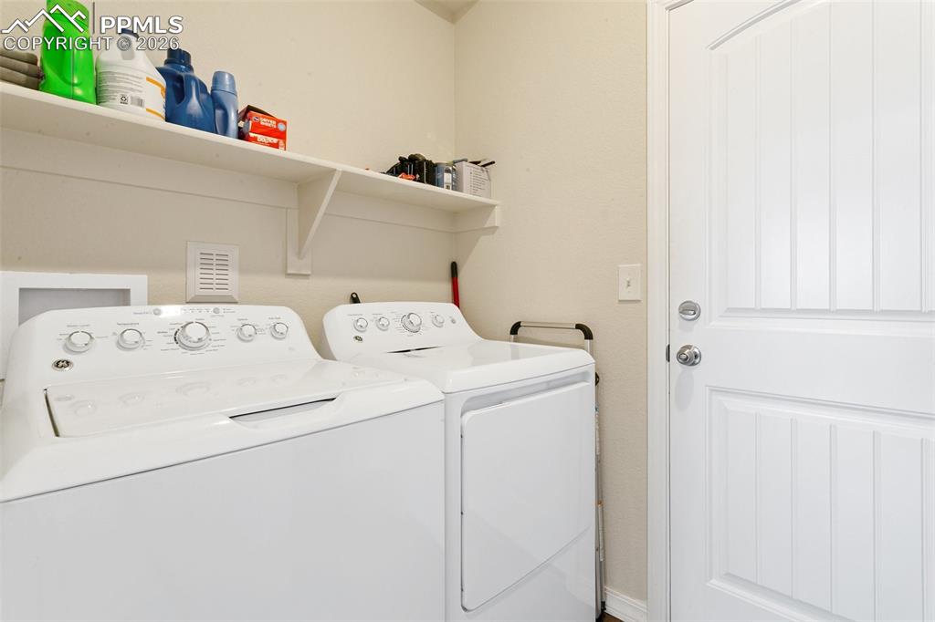 Image 23 of 37: Laundry room