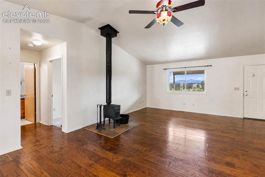 Image 16 of 50: Living Room