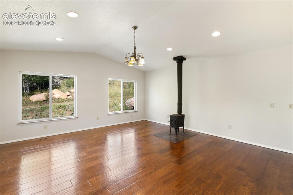 Image 19 of 50: Living Room