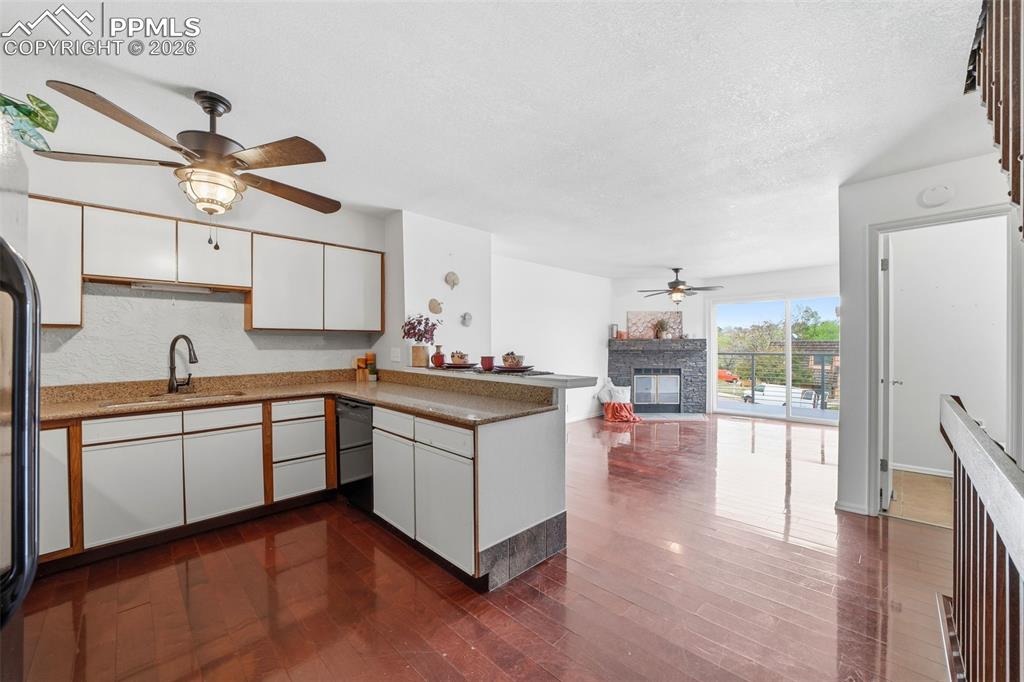 Image 10 of 36: Kitchen