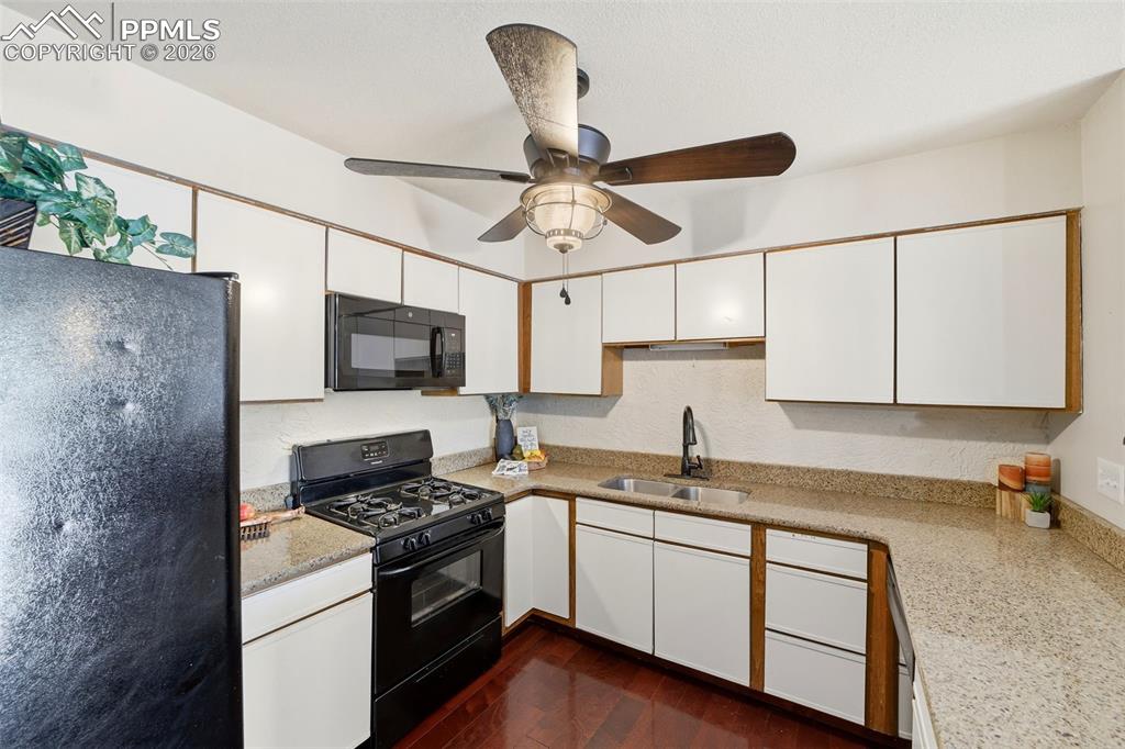 Image 11 of 36: Appliances included