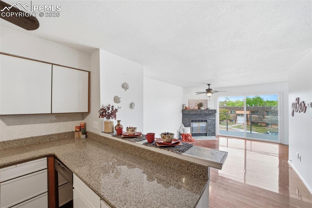 Image 13 of 36: Kitchen