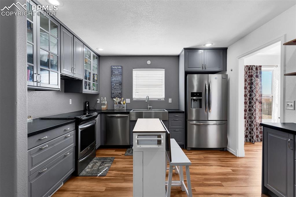 Image 11 of 38: Kitchen