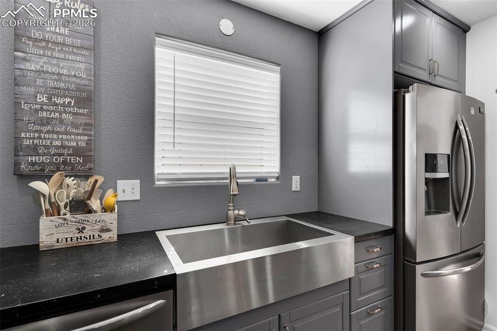 Image 13 of 38: Kitchen