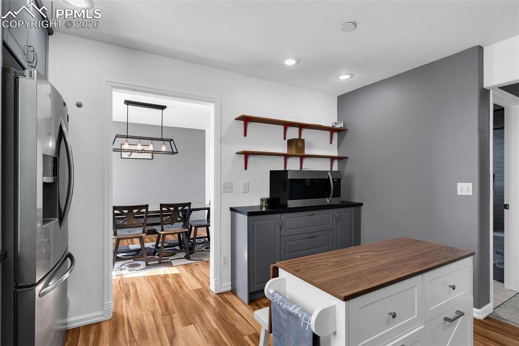 Image 15 of 38: Kitchen