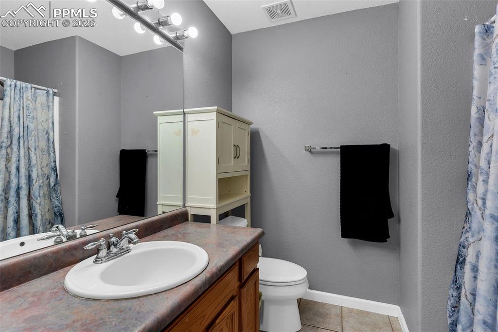 Image 18 of 38: Bathroom