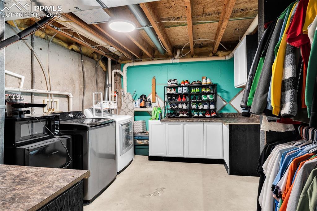 Image 29 of 38: Laundry