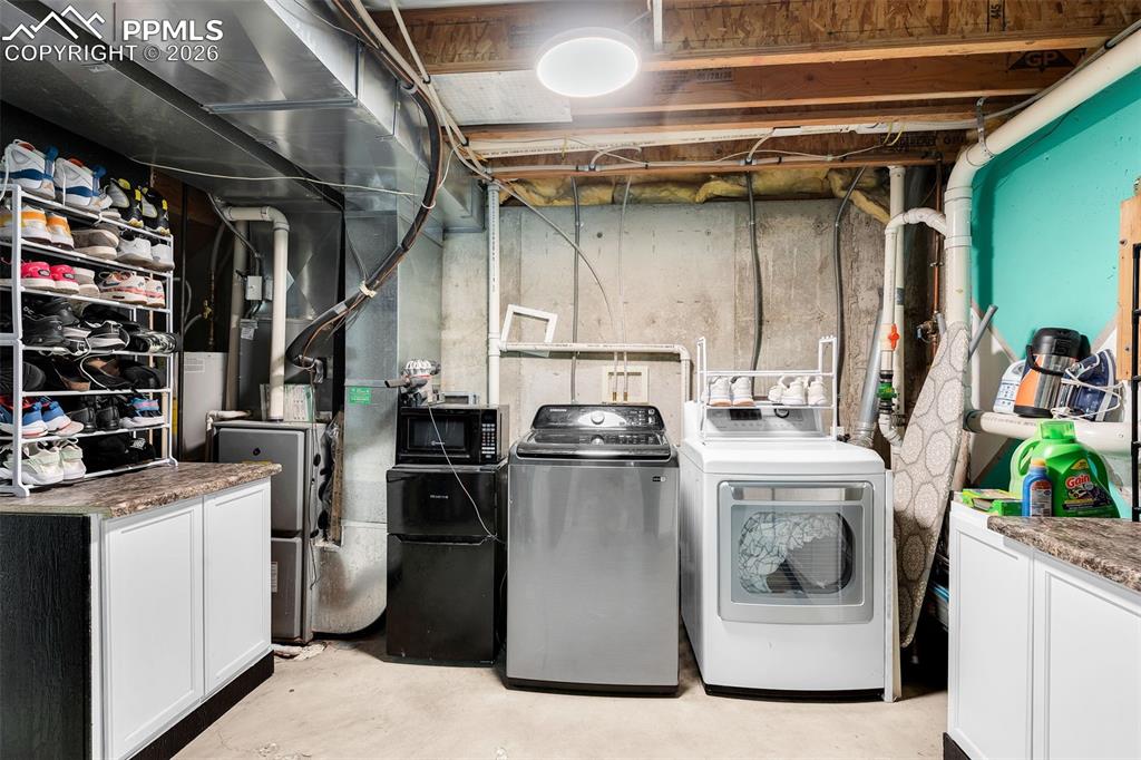 Image 30 of 38: Laundry