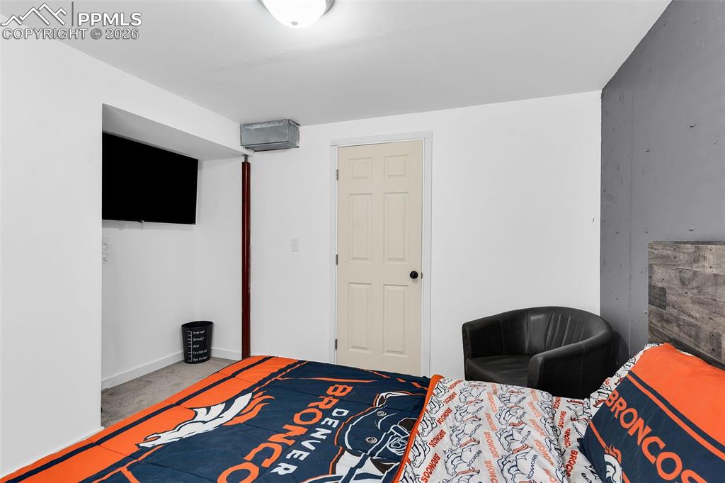 Image 32 of 38: Bedroom