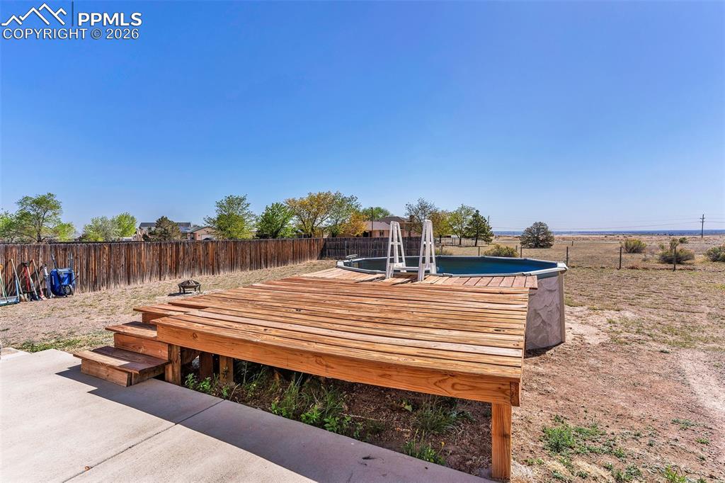 Image 33 of 38: Deck