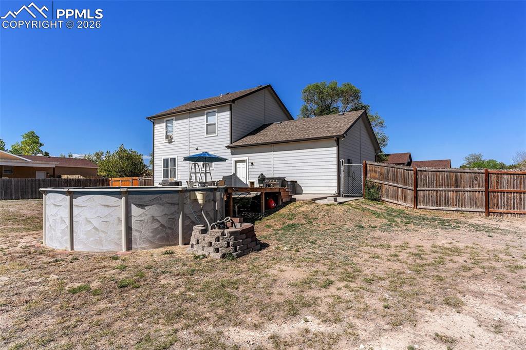 Image 36 of 38: Back of Structure