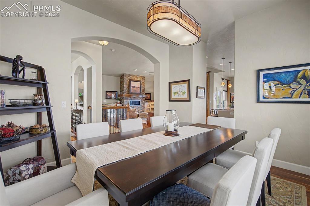 Image 16 of 46: Dining Room