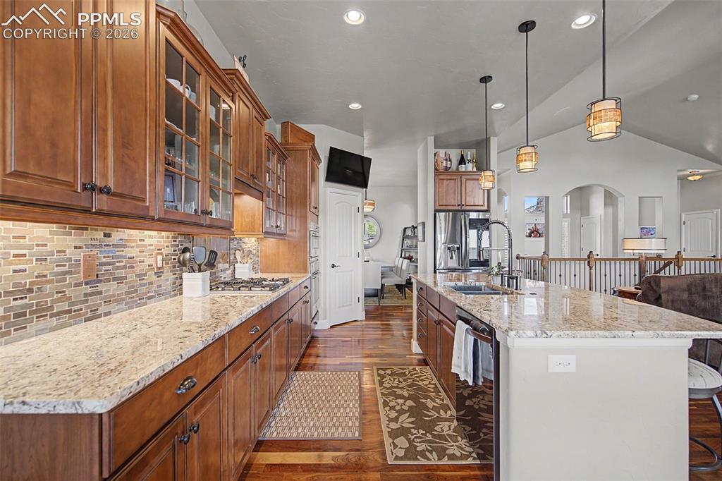 Image 18 of 46: Kitchen