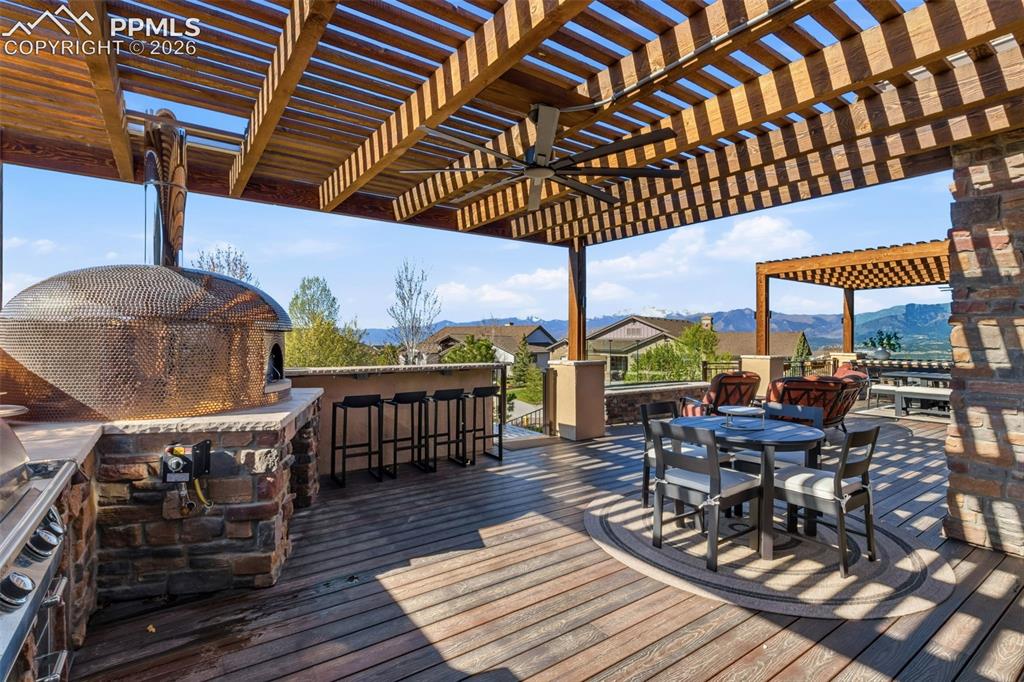 Image 8 of 46: Deck