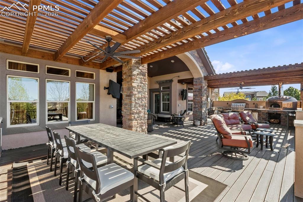 Image 9 of 46: Deck