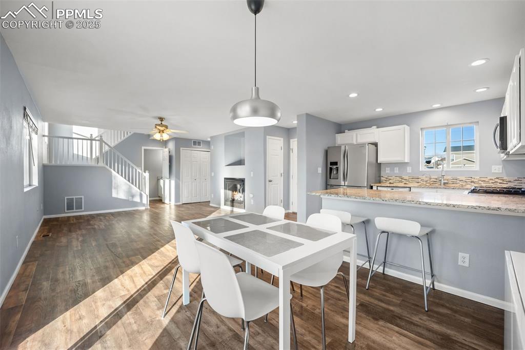 Image 10 of 34: Dining Area