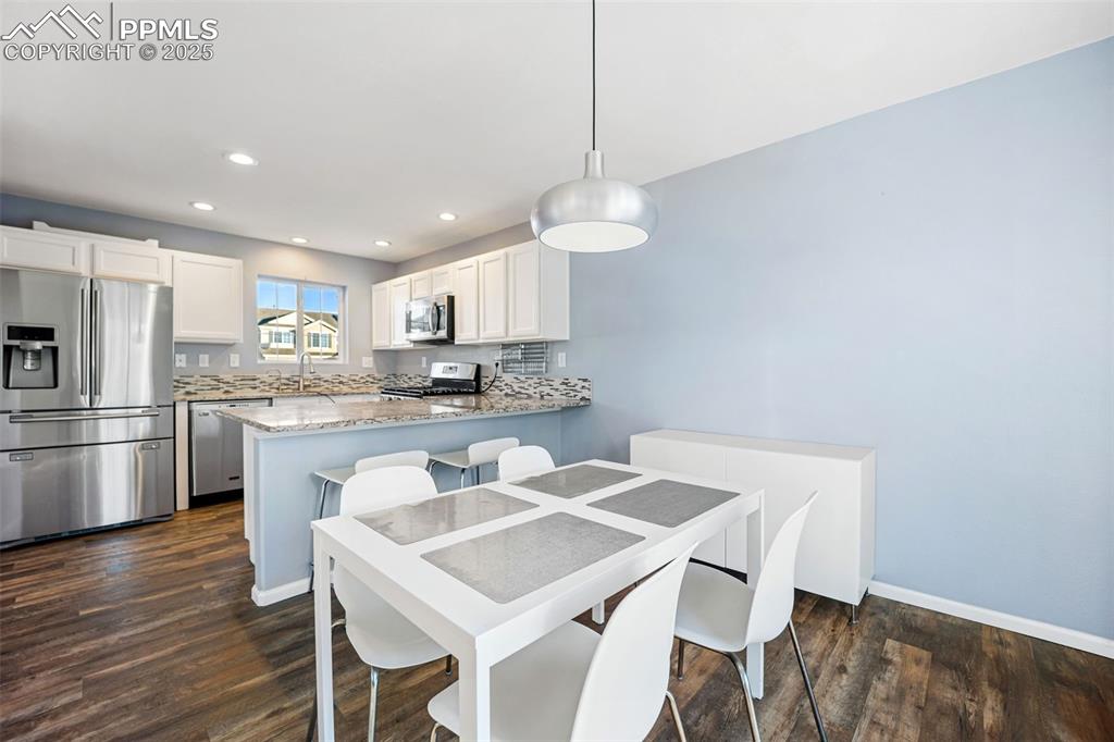 Image 11 of 34: Dining Area