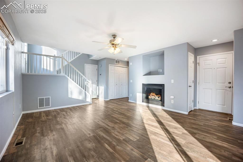 Image 14 of 34: Living Room