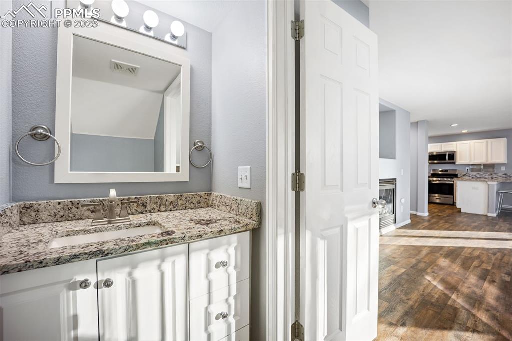 Image 15 of 34: Bathroom