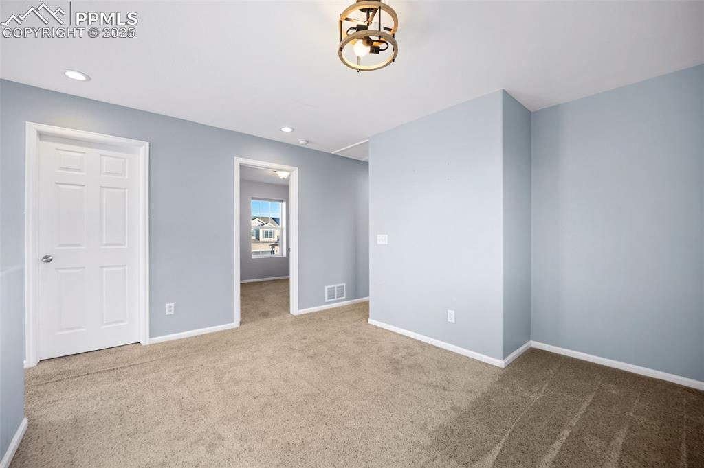 Image 19 of 34: Bedroom