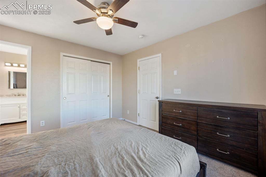 Image 28 of 34: Bedroom