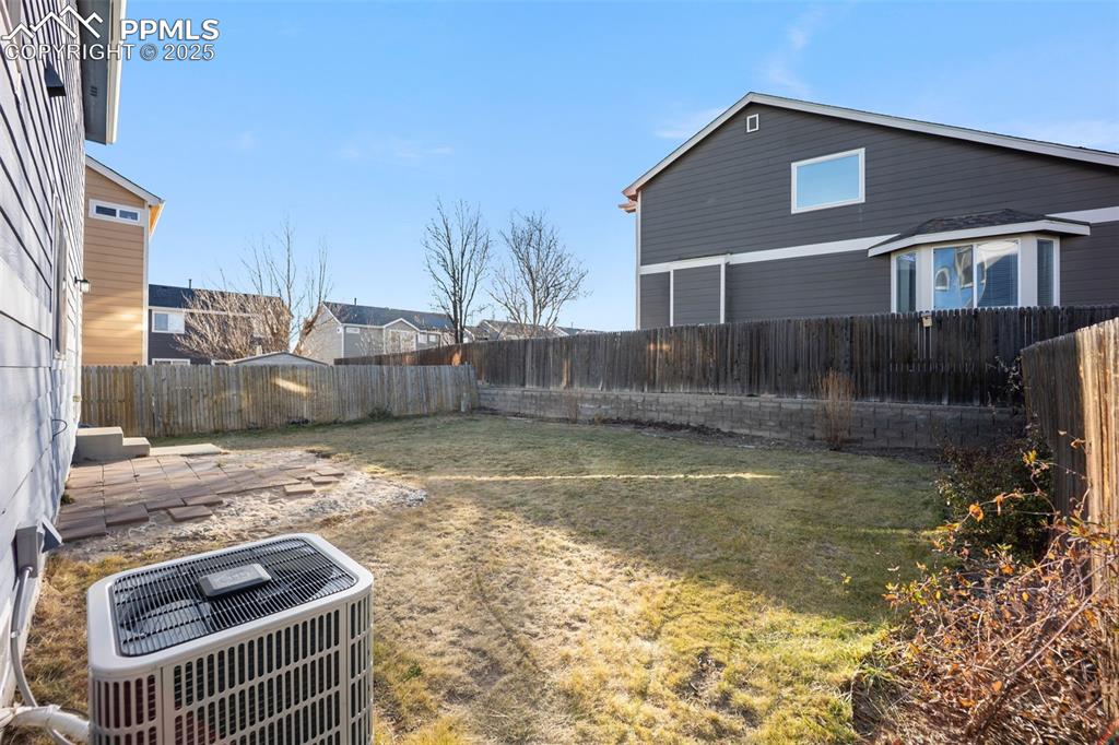 Image 31 of 34: Yard