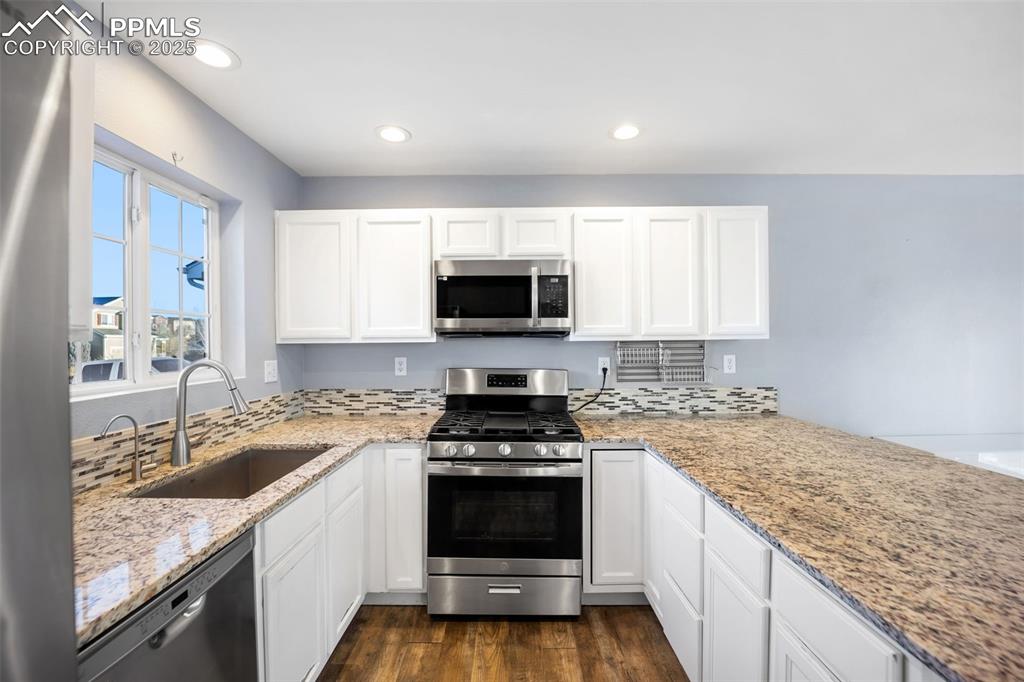 Image 8 of 34: Kitchen