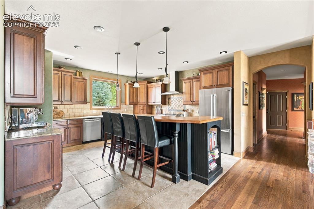 Image 12 of 45: Kitchen