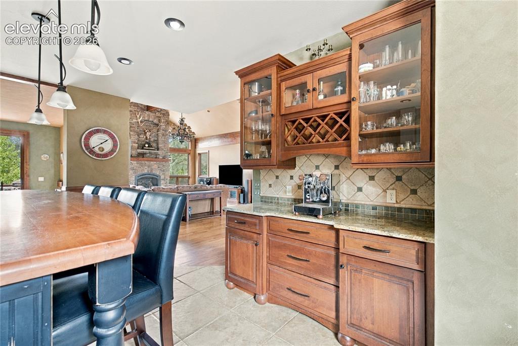 Image 14 of 45: Bar