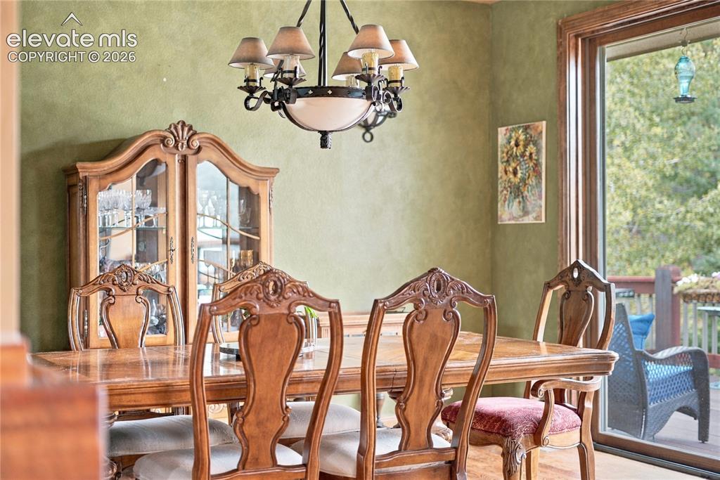 Image 16 of 45: Dining Area