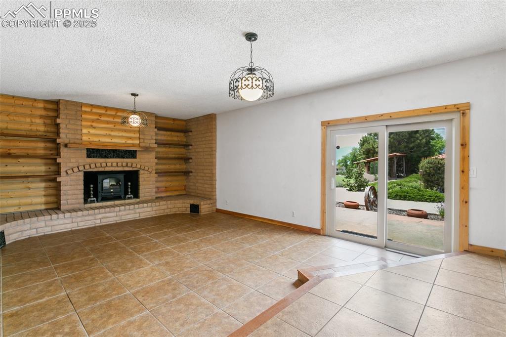 Image 19 of 50: Family Room