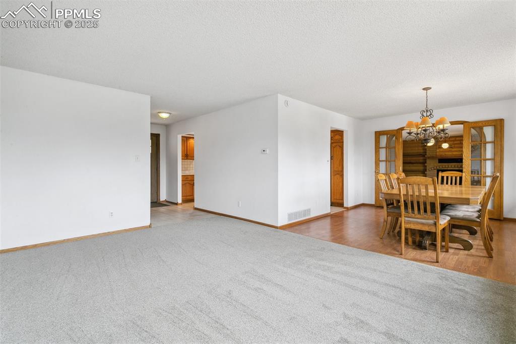 Image 8 of 50: Living Room