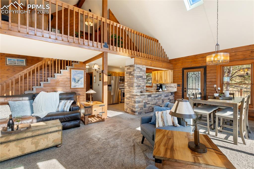 Image 17 of 50: Living Room