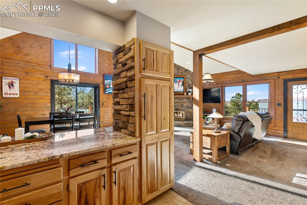 Image 26 of 50: Kitchen